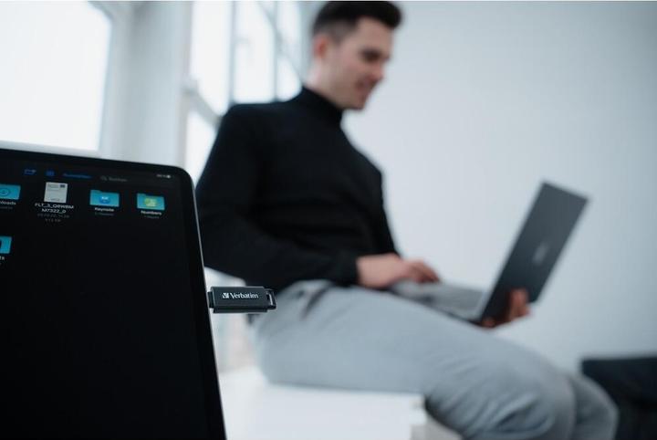 Produktbild Verbatim Retractable 128GB USB 3.2 Gen 1 USB-C (128 GB, USB-C)