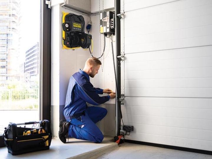 Actual product image Stanley Compressor Wall Tech (8 bar, 2 l)