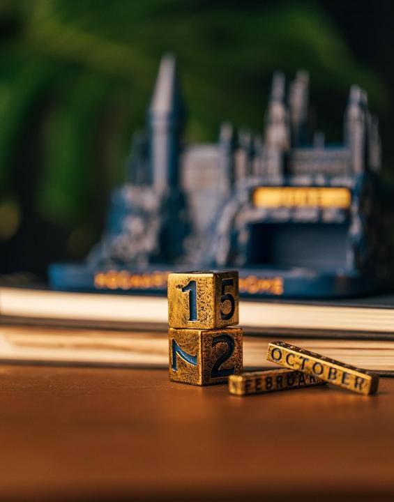 Actual product image NoName HARRY POTTER - Calendrier Perpétuel 3D en Résine - '9x10x14cm' (Hardcover)