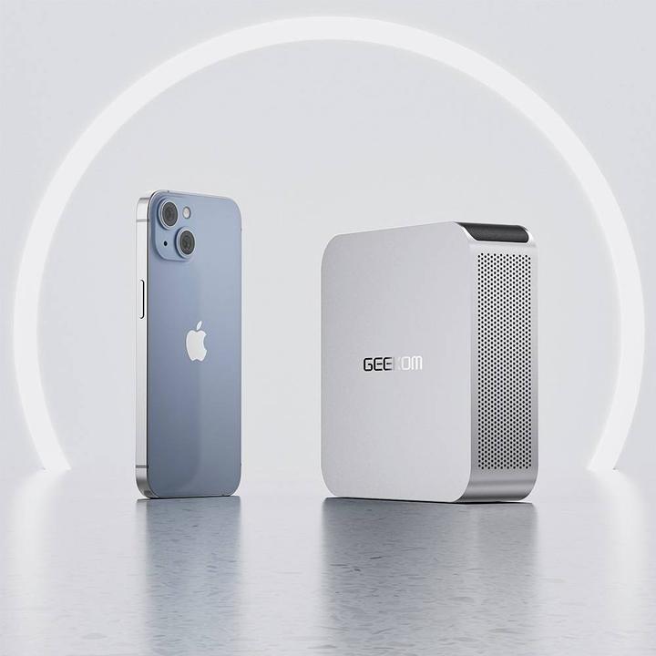 Actual product image Geekom Mini PC A8 AMD Ryzen 7 8845HS 32 GB RAM 1 TB SSD AMD Graphics 780M (AMD Ryzen 7 8845HS, 32 GB, Radeon 780M)