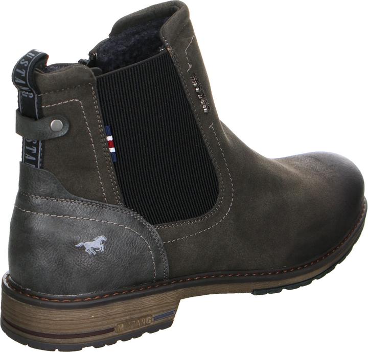 Actual product image Mustang Masculine yet timeless, the manufacturer presents this ankle boot for colder days i (42)
