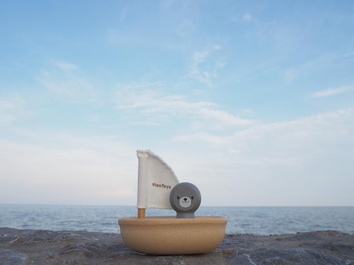 Actual product image Plantoys Sailboat - sea lion