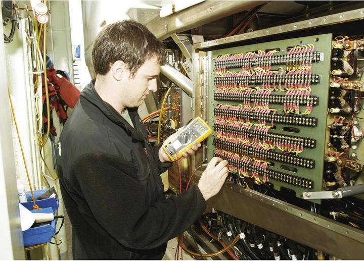 Immagine prodotto Fluke Multimetro digitale 77-4/E (CAT III 1000V, CAT IV 600V)