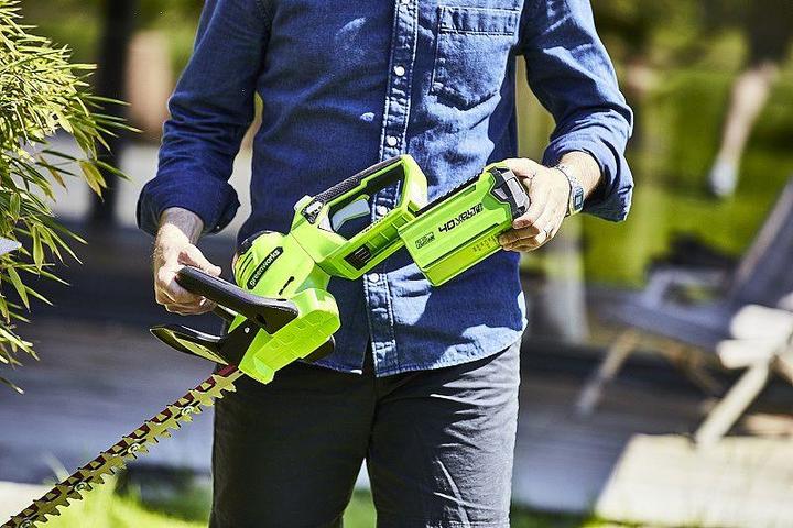 Actual product image Greenworks Hedge Pruner 40V g40ht61 (tool only) (Cordless hedgecutters)