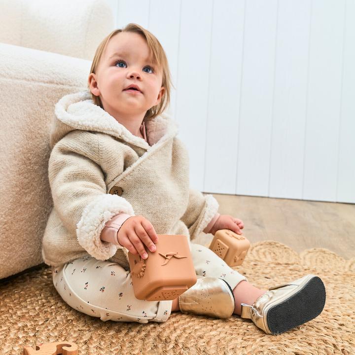 Image du produit La Redoute Collections Pantoufles en cuir doré avec motif étoilé (18)