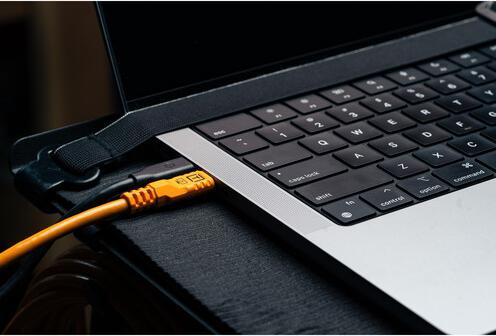 Actual product image Tether Tools TetherPro USB-C Optima 10G rechts orange 1,8m (1.80 m, USB 3.2 Gen 2)