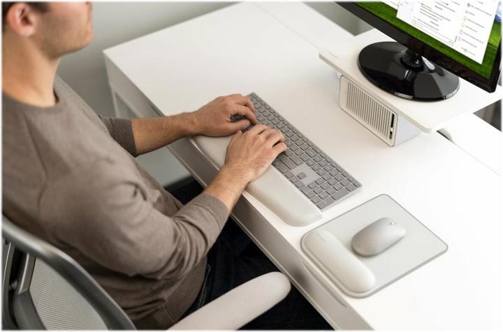 Actual product image Kensington K50437EU ErgoSoft mousepad with wrist rest for standard mousepilkas (M)