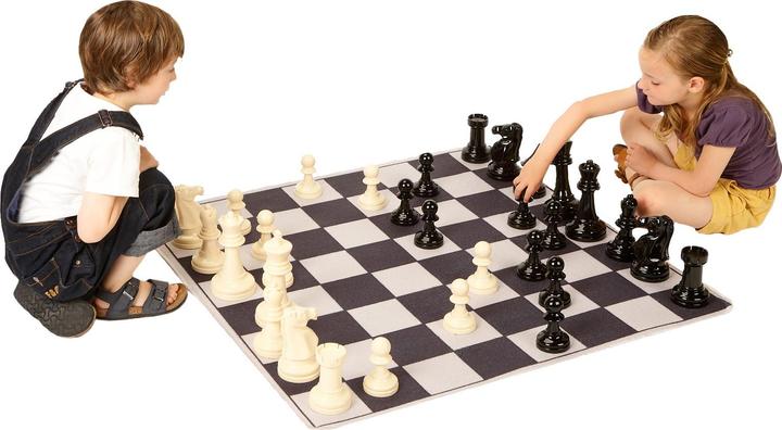 Achoka Playing carpet chess