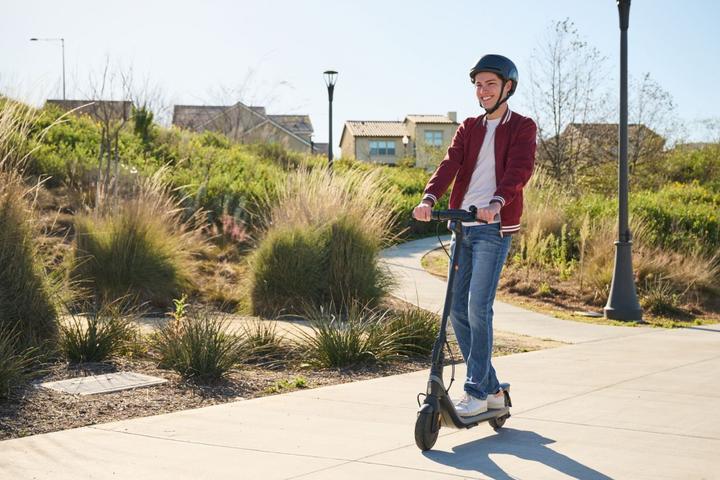 Actual product image Segway-Ninebot E2 E (20 km/h, 25 km, 250 W)