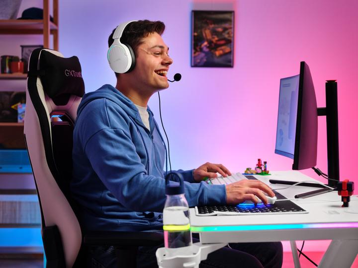 Produktbild Trust GXT 709W LUMINUS Gaming-Schreibtisch