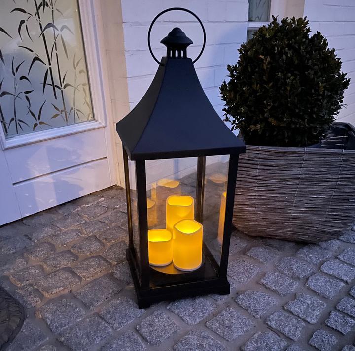 Produktbild Inda-Exclusiv Grosse Laterne Windlicht Stalllaterne Gartenlaterne inkl. 3 LED Kerzen Timer H59xB24cm (1 x)