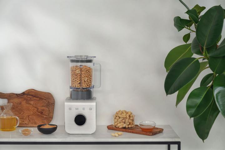 Actual product image Smeg BLC01WHMEU Professional (EU plug, 1400 W)