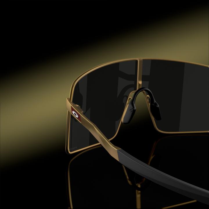Actual product image Oakley Sutro TI (Gold, Prizm Black)