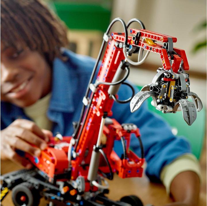 Actual product image LEGO Handling excavator (42144, LEGO Technic)