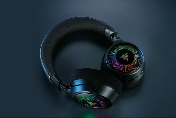 Actual product image Razer Kraken V4 (Wireless, Cable)