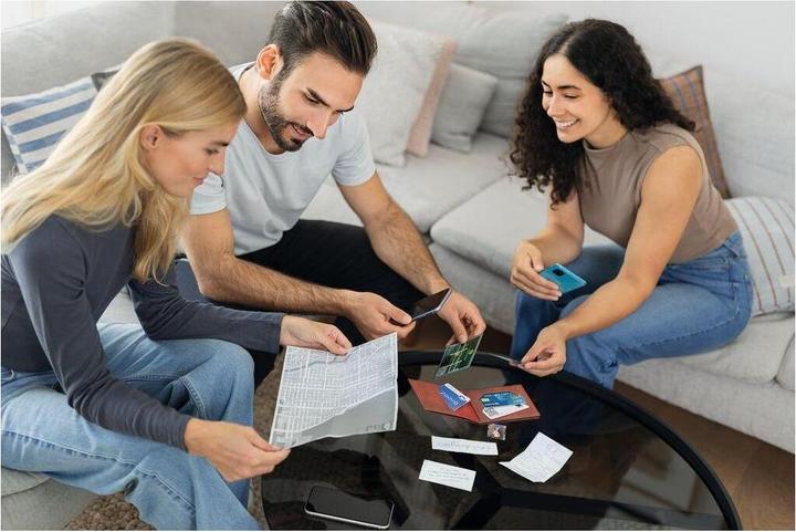 Actual product image Money trail (German)