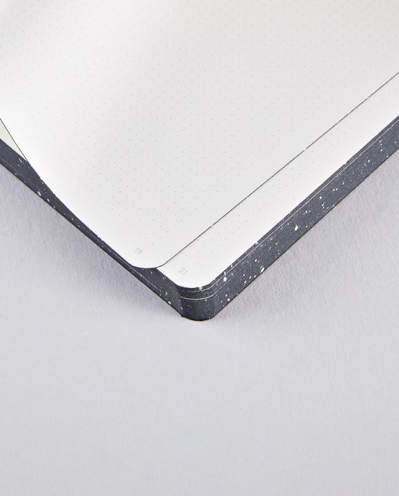 Actual product image Nuuna Prêt-à-écrire (15 x 10.8 cm, Dotted, Soft cover)