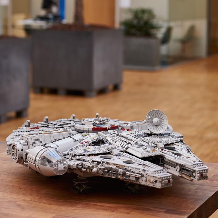 Actual product image LEGO Millennium Falcon (75192, LEGO Star Wars, LEGO Rare Sets)