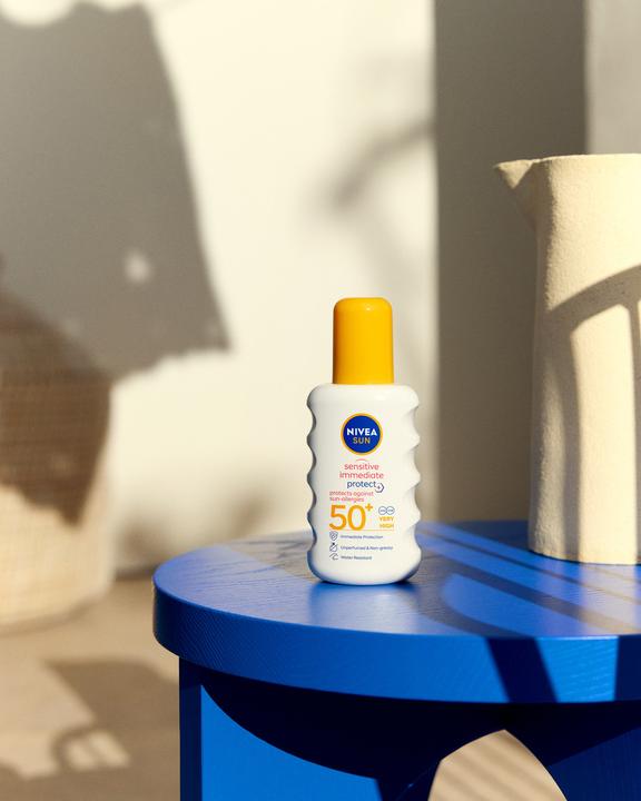 Actual product image NIVEA Sensitive Immediate Protect (Sun spray, SPF 50+, 200 ml, 233 g)