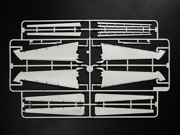 Actual product image Tamiya 1/48 F-14A Tomcat (late) Carrier Launch Set