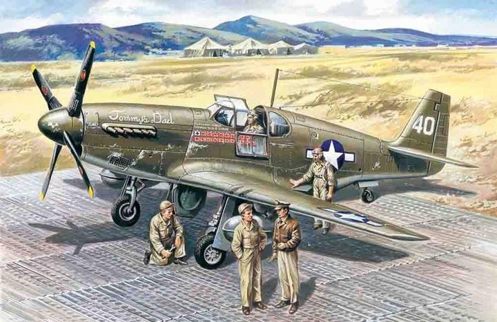 Actual product image ICM Mustang P-51 B WWII American Fighter with USAAF Pilots and Ground Personnel