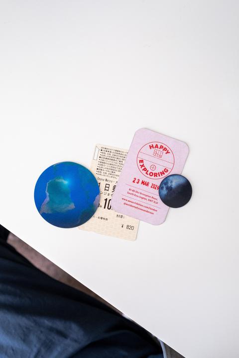 Actual product image Suck UK Moon & Earth Magnets (2 x)