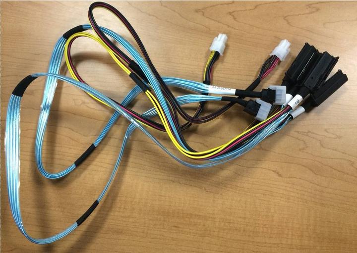Produktbild Supermicro Kabel CBL-SAST-0675 2x MiniSAS auf 4x SAS 2 65cm