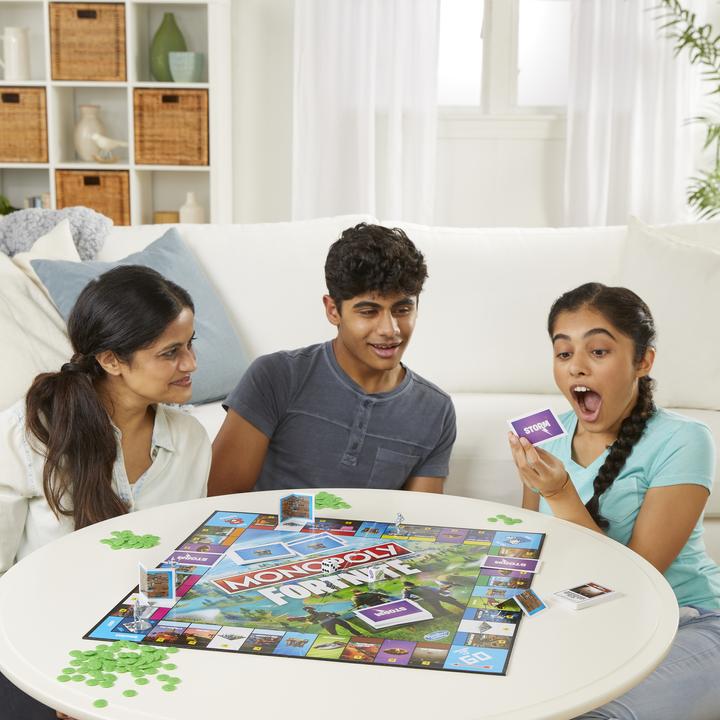 Produktbild Monopoly Fortnite Sammlerausgabe (Deutsch, Italienisch, Englisch, Spanisch, Polnisch, Finnisch, Niederländisch, Arabisch, Türkisch, Portugiesisch, Ungarisch, Dänisch, Rumänisch, Slowenisch, Tschechisch, Schwedisch, Norwegisch, Bulgarisch, Kroatisch, Lettisch, Slowakisch)
