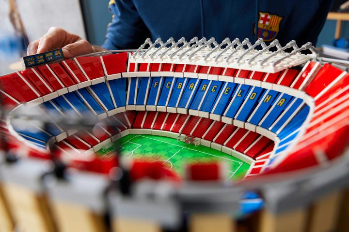 Image du produit LEGO Le Camp Nou - FC Barcelone (10284, LEGO Creator Expert, LEGO difficiles à trouver)