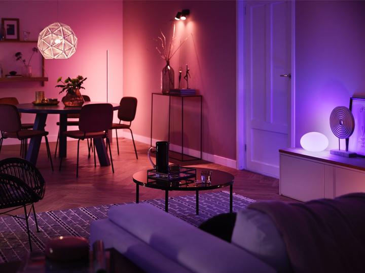 Produktbild Philips Hue White & Color Ambiance BT (E27, 9.50 W, 806 lm, 2 x, F)