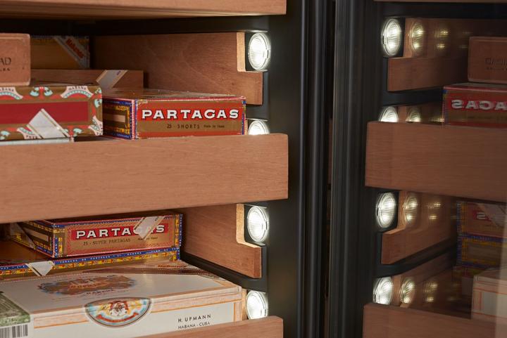 Image du produit Swisscave Premium Humidor CLB-160, 82cm, 900 cigares (900)