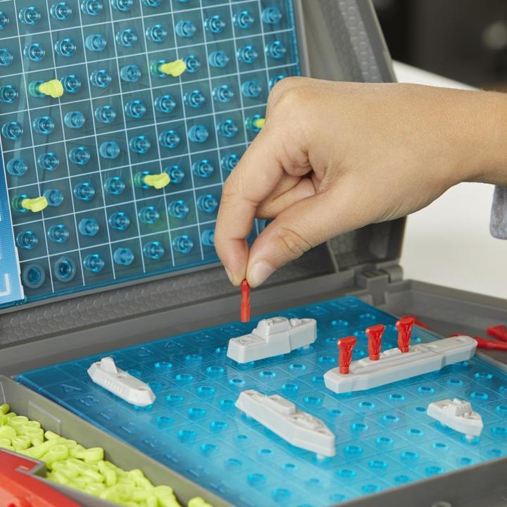 Actual product image Hasbro Gaming Fleet manoeuvres (German)