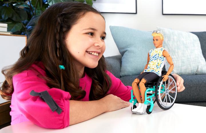 Image du produit Barbie Ken Fashionistas avec Fauteuil Roulant - Poupée Mannequin - Dès 3 ans