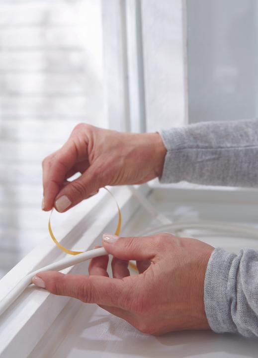 Produktbild tesa 2x tesamoll CLASSIC P-Profil Fensterdichtung, Gummidichtung zum Isolieren, Zweierpack
