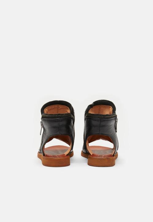 Actual product image Felmini CAROLINA D054 - Flat sandals made from genuine leather with a washed effect and leather lining. (37)