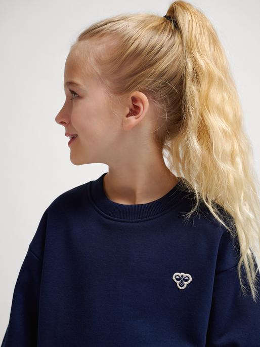 Actual product image hummel Hmljr Loose Crewneck Bee (46, 47, 48, 49, 50, 51, 52)