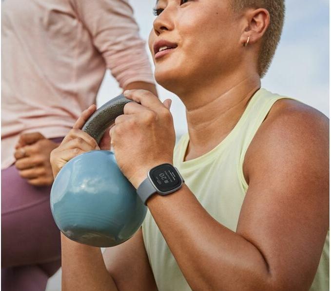 Actual product image Fitbit Versa 4 (40.50 mm)