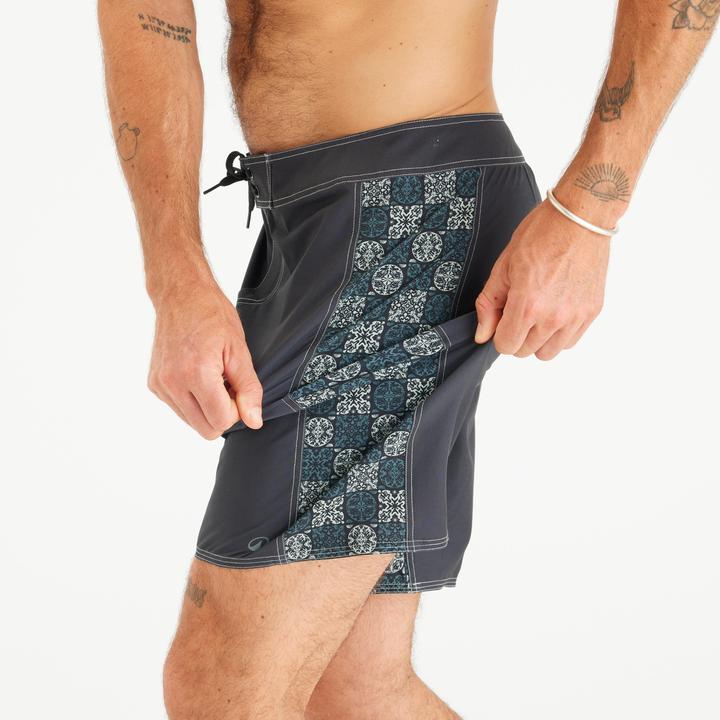 Actual product image Olaian Boardshorts Herren lang 500 Arch Taow 19" schwarz (42)