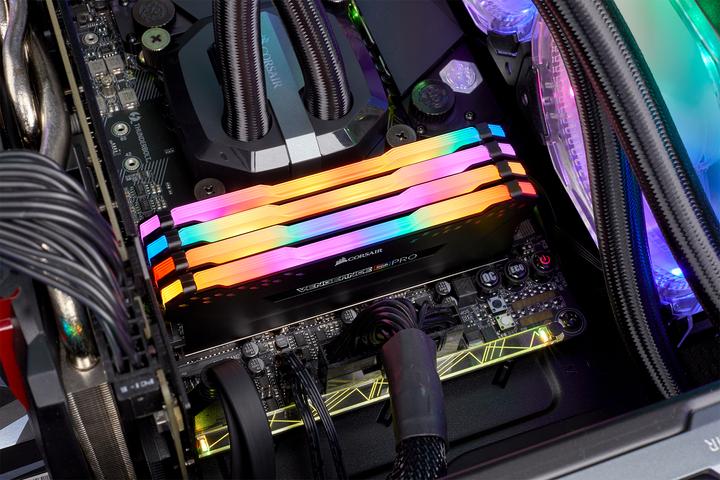 Image du produit Corsair Vengeance RGB Pro (4 x 16GB, 3200 MHz, RAM DDR4, DIMM)