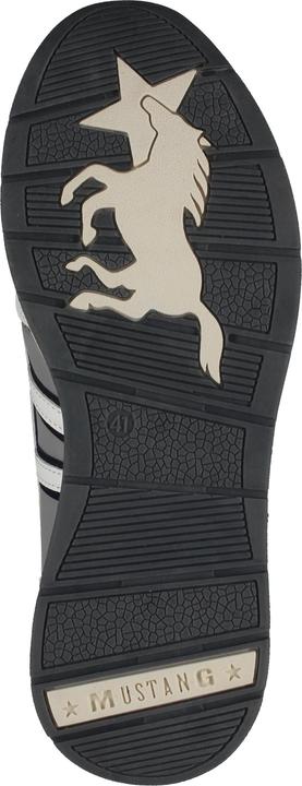 Actual product image Mustang Get out of your tight business trainers and into your favourite casual shoes. This comfortable and (41)