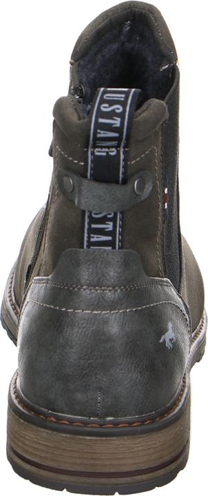 Actual product image Mustang Masculine yet timeless, the manufacturer presents this ankle boot for colder days i (42)