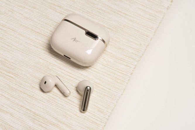 Actual product image Art BT With HQ Microphone TWS USB-C white (No noise cancelling, Wireless)