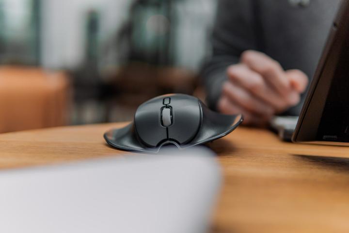 Produktbild Bakker Elkhuizen BakkerElkhuizen Maus HandshoeMouse Shift Medium Bluetooth retail (Kabellos)