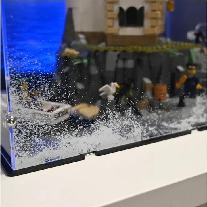 Produktbild iDisplayit Acryl-Display für LEGO® 21335 Motorisierter Leuchtturm (Mit Hintergrundmotiv und schwarzem Boden)