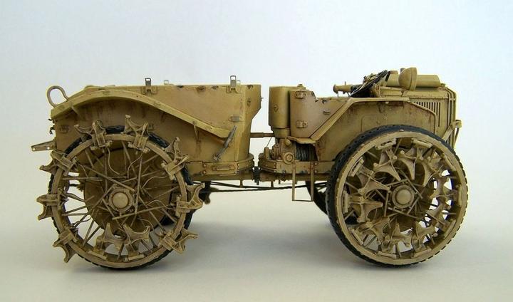 Actual product image Plus Model Artillery Tractor Pavesi P4