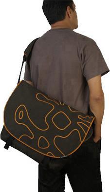 Produktbild Crumpler Meat Smuggler XL, bis 17", black olive (17")