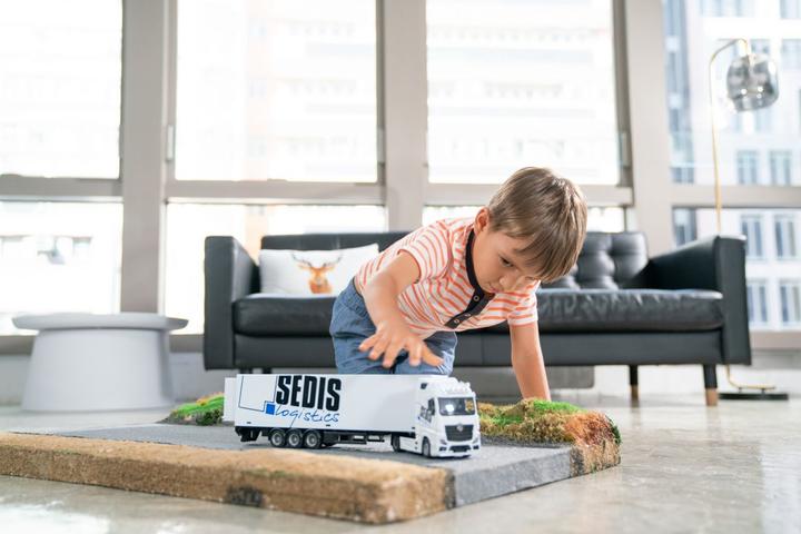 Produktbild Bburago Mercedes Lastwagen