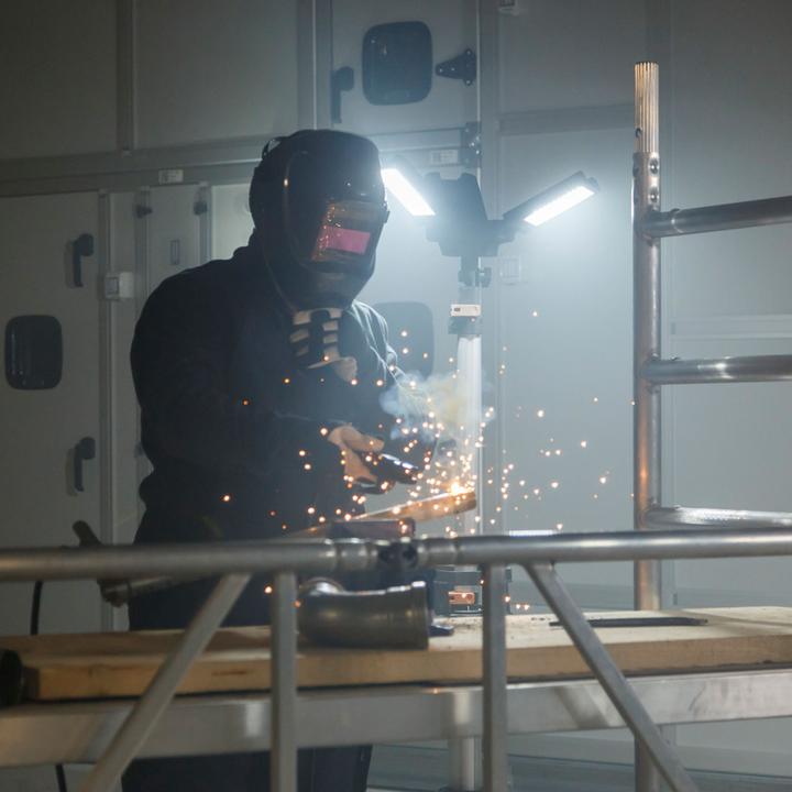 Produktbild Brennenstuhl Professional Stativ LED Baustrahler Dreikopf 13050 T (13500 lm)