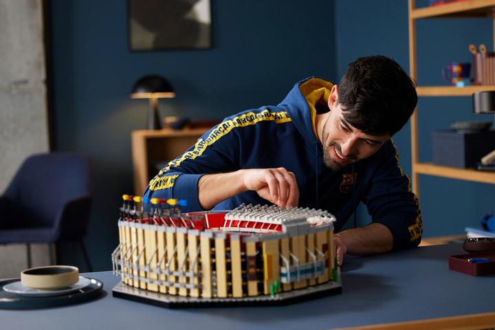 Image du produit LEGO Le Camp Nou - FC Barcelone (10284, LEGO Creator Expert, LEGO difficiles à trouver)