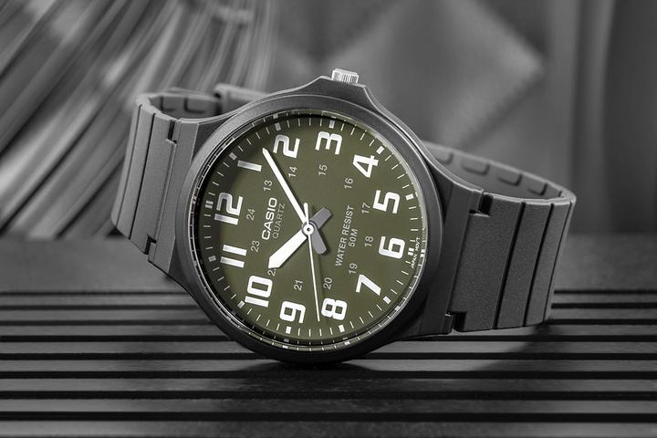 Image du produit Casio MW-240-3B (Montre analogique, 43 mm)